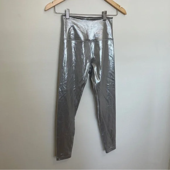 Beyond Yoga High-Waisted Midi Leggings in Silver Size Small NWOT - Picture 2 of 6